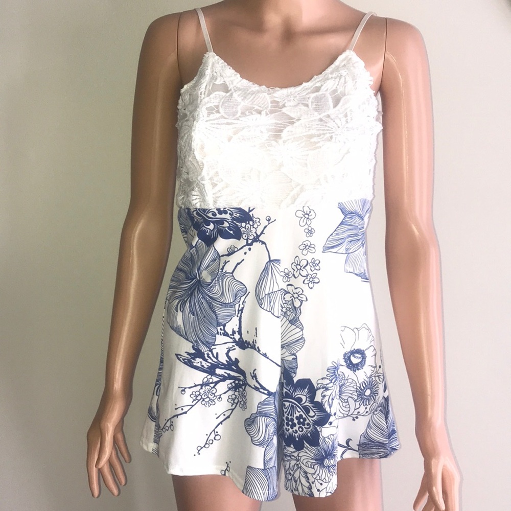 Floral one piece Jumper, Romper shorts size small